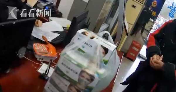 武汉快递员爆料视频最新,揭秘快递行业背后真相