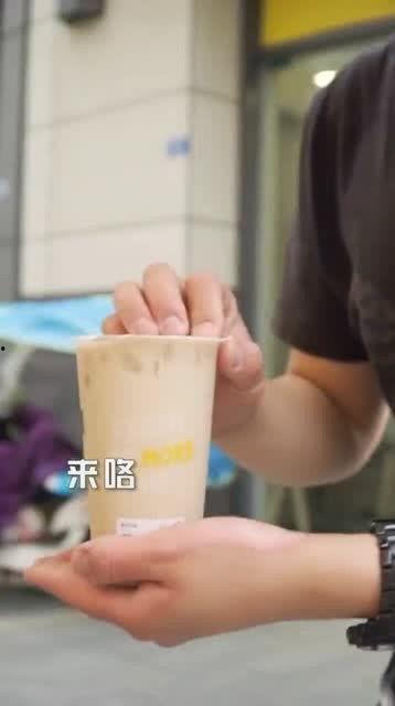 丝袜奶茶爆料视频,网红视频背后的奶茶传奇