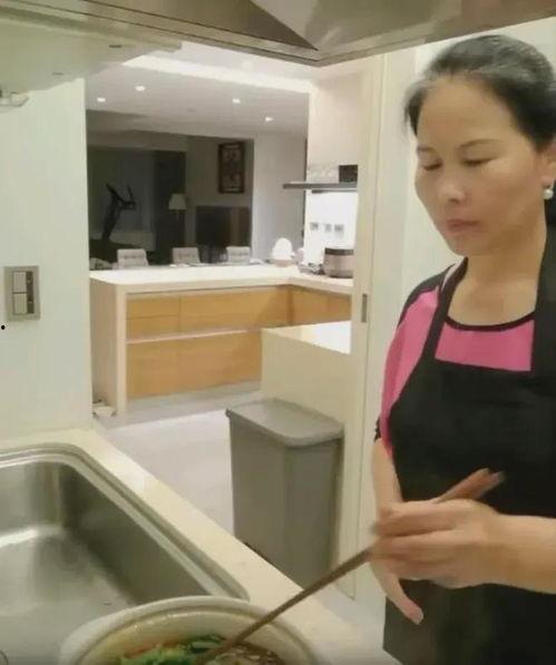 阿姨最新爆料视频网,最新爆料视频背后的惊人真相