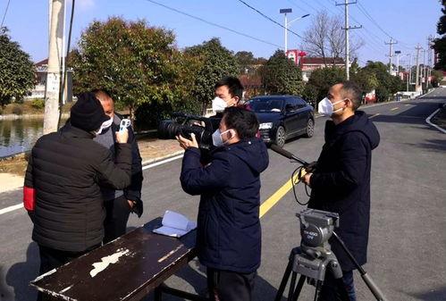 新闻爆料采访背影,深度采访背后的故事与挑战