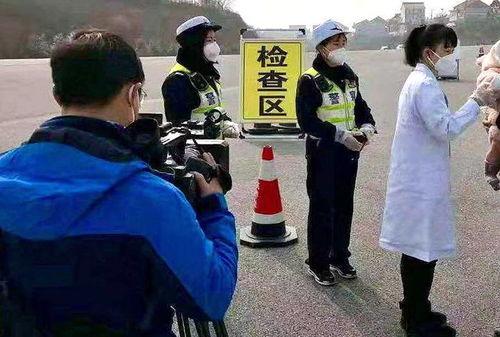 新闻爆料采访背影,深度采访背后的故事与挑战