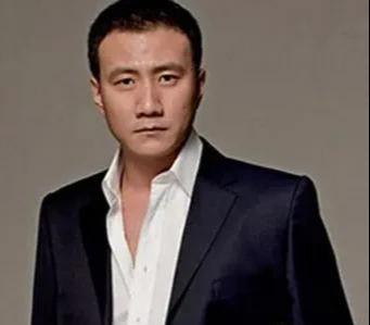 爆料娱乐圈胡军是谁啊,胡军是谁？爆料背后的真相